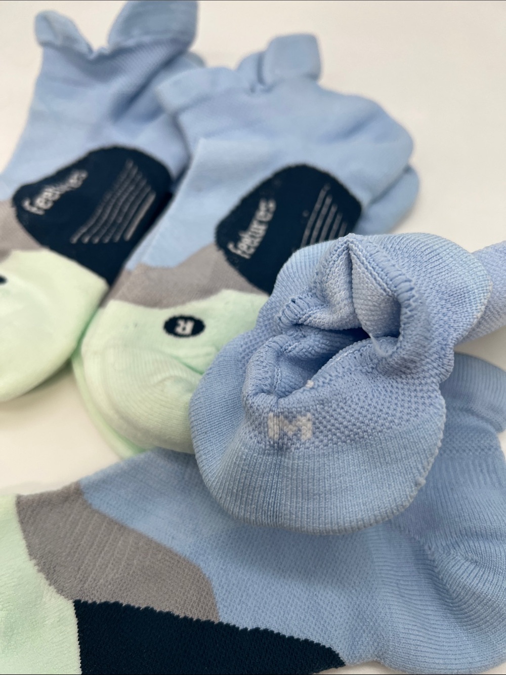 Feetures Elite light Cushion No Show Tab Running Socks Medium 3 Pack New - Picture 4 of 4